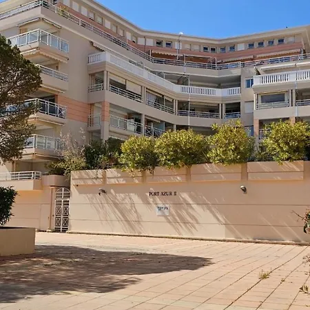 Golfe Juan Bord De - Parking & Piscine